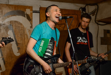 Тур «К последнему морю», Донецк, бар Gung’ю‘buzz, 2 мая 2013 (фото: Иван Антипов
