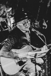 Ермен Анти, Темиртау, на сцене «Underground Temirtau». 18 февраля 2025 (фото: Ле