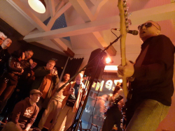 Адаптация, Белград, бар «Fazenda». 7 ноября 2025